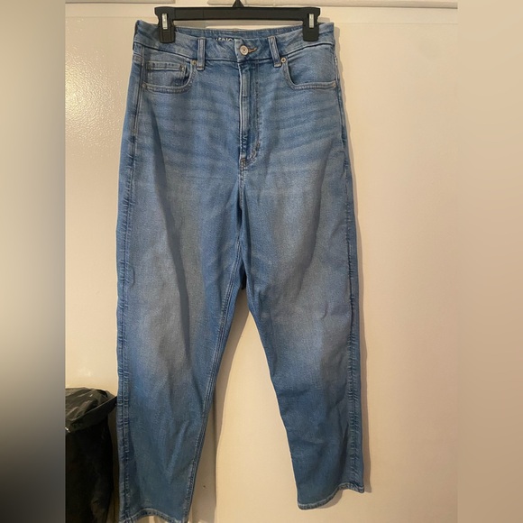 American Eagle Outfitters High Rise Blue Jeans curvy mom jean - Picture 2 of 8